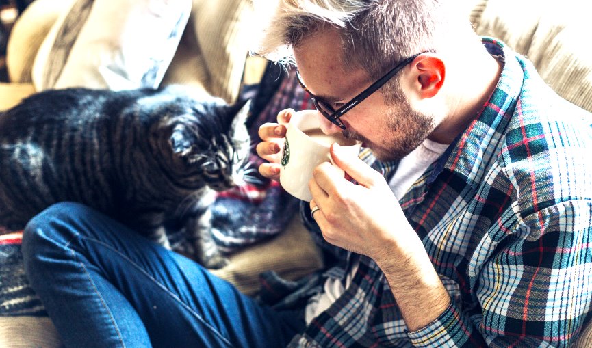 español con su gato